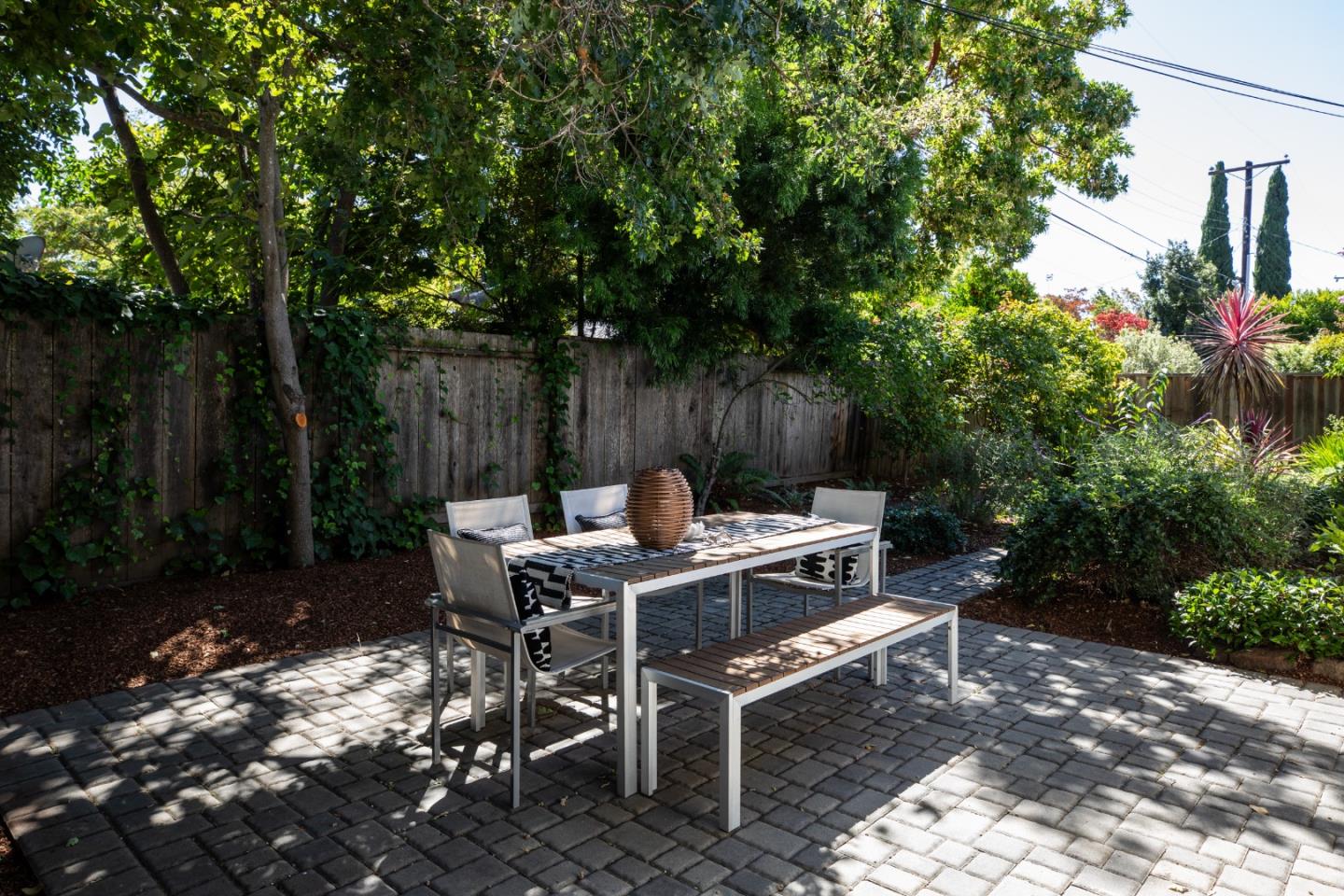Detail Gallery Image 27 of 30 For 1494 Kings Ln, Palo Alto,  CA 94303 - 5 Beds | 3 Baths