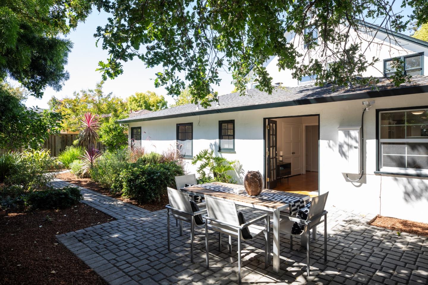 Detail Gallery Image 28 of 30 For 1494 Kings Ln, Palo Alto,  CA 94303 - 5 Beds | 3 Baths