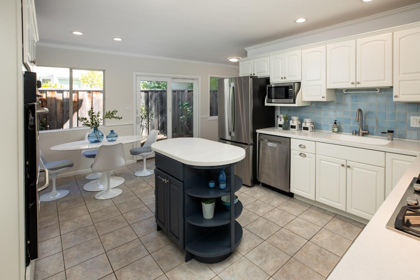 Detail Gallery Image 7 of 30 For 1494 Kings Ln, Palo Alto,  CA 94303 - 5 Beds | 3 Baths