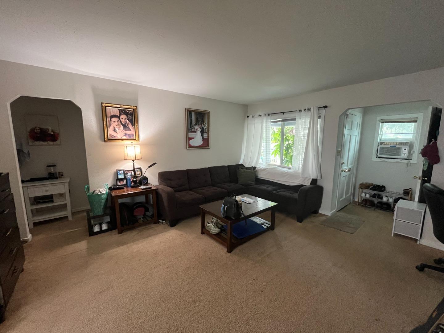 Detail Gallery Image 3 of 8 For 1168 Saratoga Ave, East Palo Alto,  CA 94303 - 2 Beds | 1 Baths