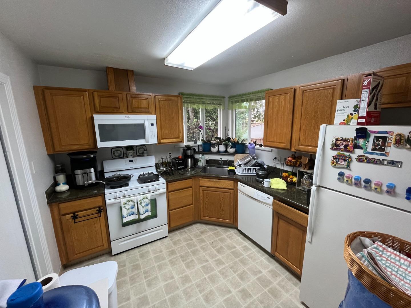 Detail Gallery Image 4 of 8 For 1168 Saratoga Ave, East Palo Alto,  CA 94303 - 2 Beds | 1 Baths