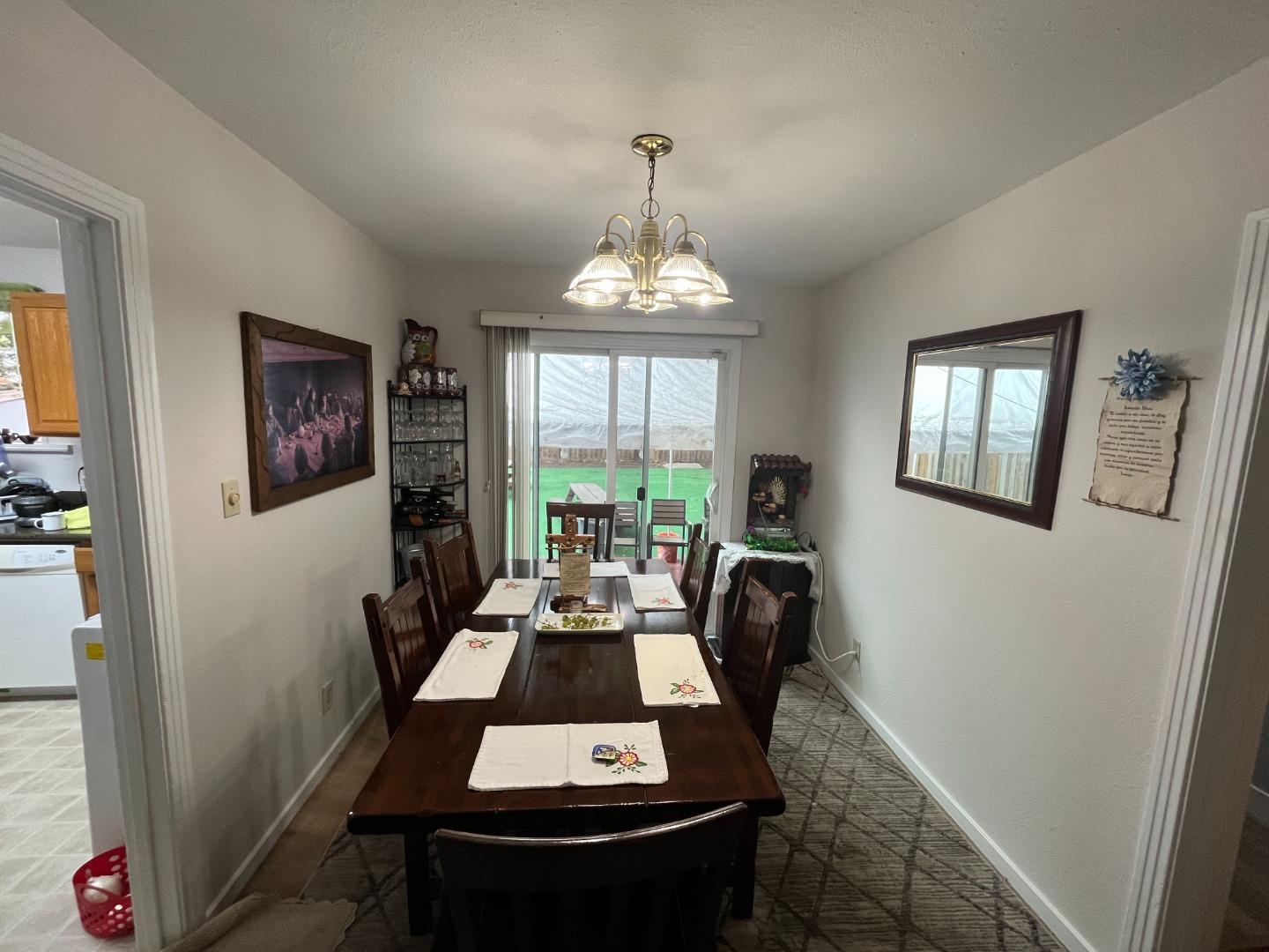Detail Gallery Image 5 of 8 For 1168 Saratoga Ave, East Palo Alto,  CA 94303 - 2 Beds | 1 Baths