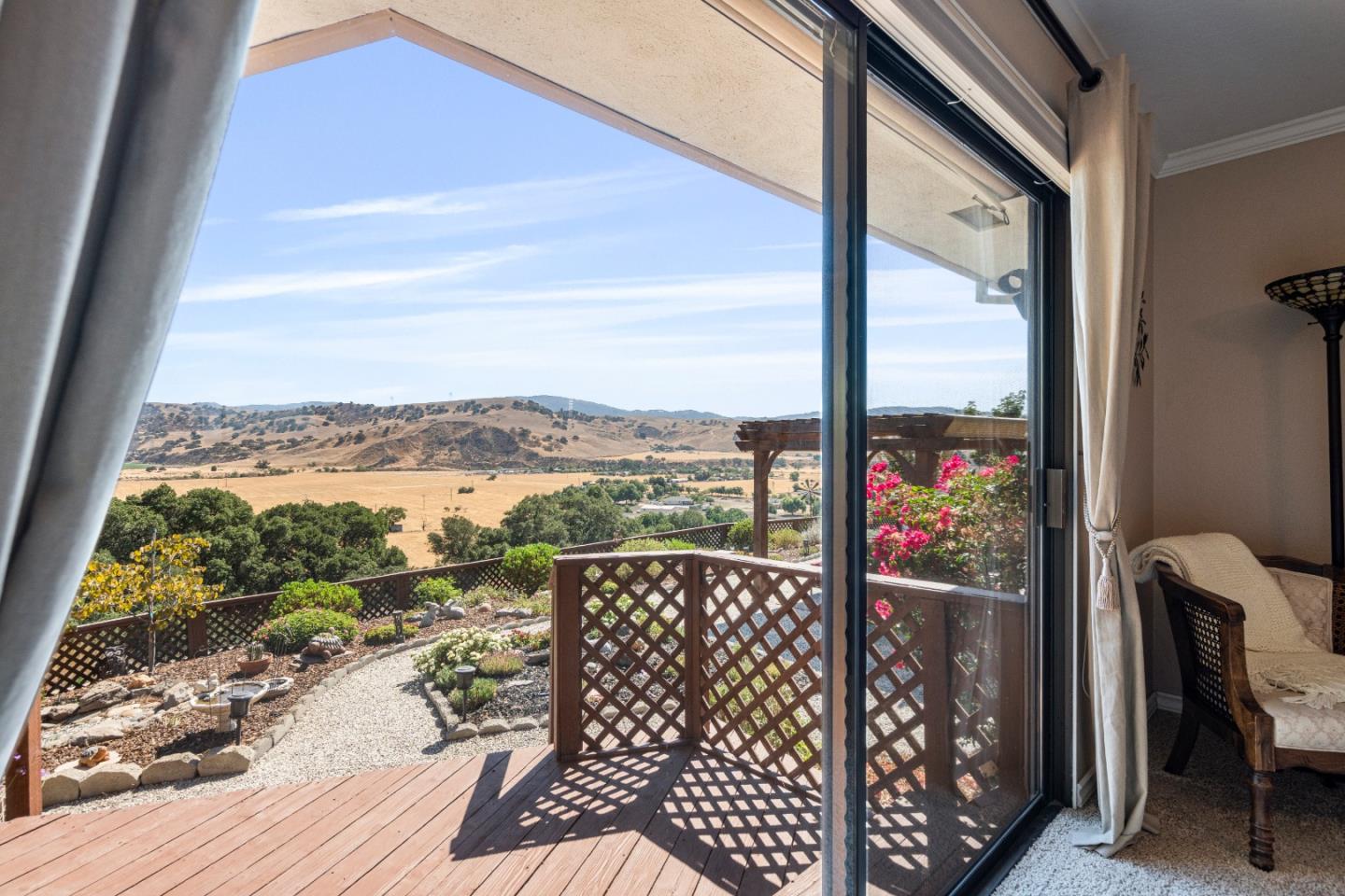 Detail Gallery Image 11 of 54 For 60 Terry Court, Hollister,  CA 95023 - 4 Beds | 2/1 Baths