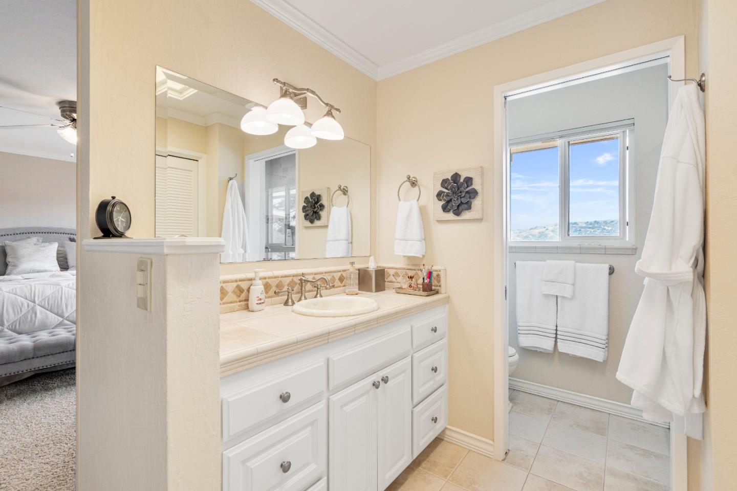 Detail Gallery Image 13 of 54 For 60 Terry Court, Hollister,  CA 95023 - 4 Beds | 2/1 Baths