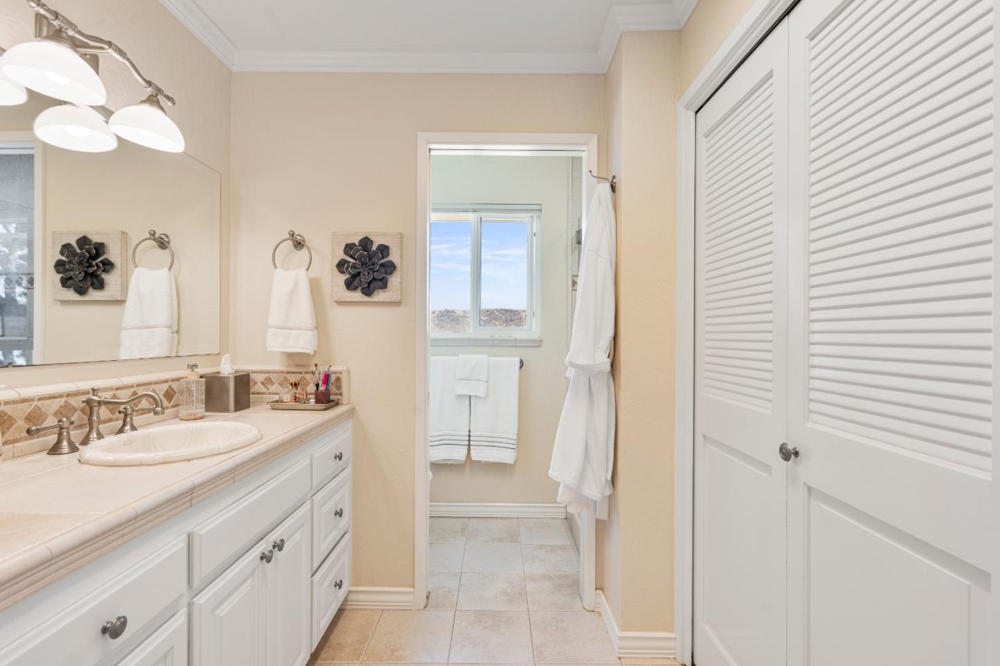 Detail Gallery Image 14 of 54 For 60 Terry Court, Hollister,  CA 95023 - 4 Beds | 2/1 Baths