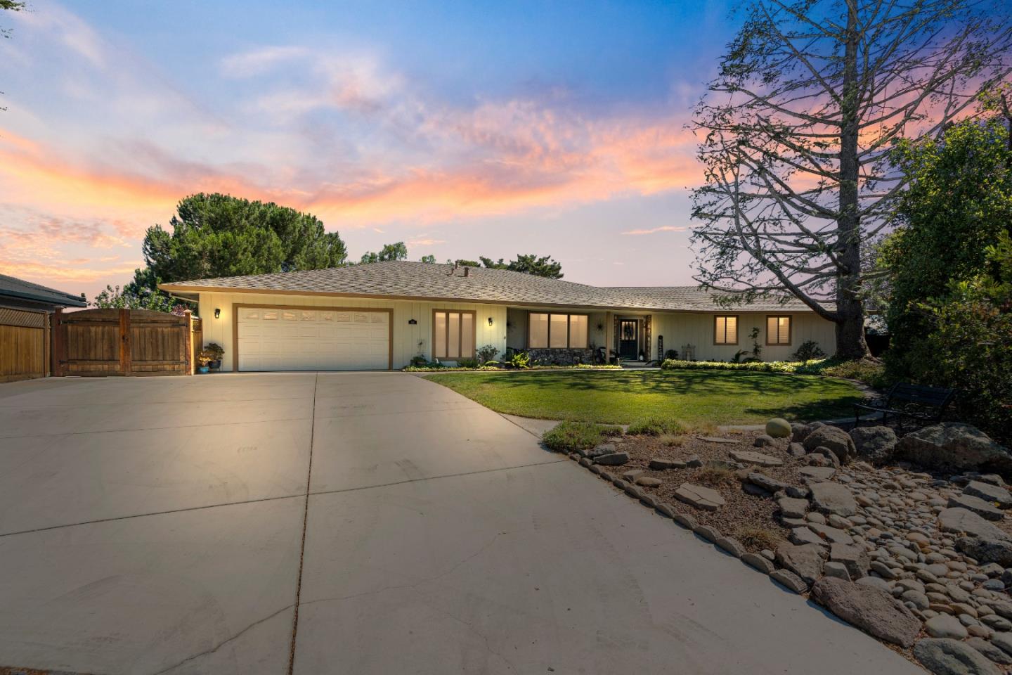 Detail Gallery Image 2 of 54 For 60 Terry Court, Hollister,  CA 95023 - 4 Beds | 2/1 Baths