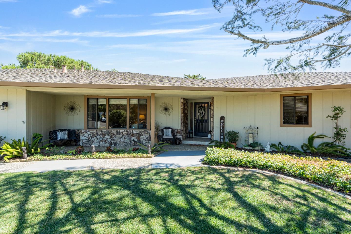 Detail Gallery Image 3 of 54 For 60 Terry Court, Hollister,  CA 95023 - 4 Beds | 2/1 Baths