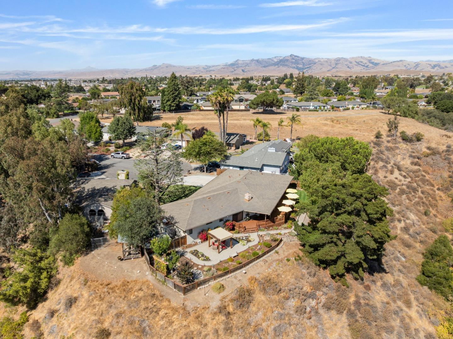 Detail Gallery Image 4 of 54 For 60 Terry Court, Hollister,  CA 95023 - 4 Beds | 2/1 Baths