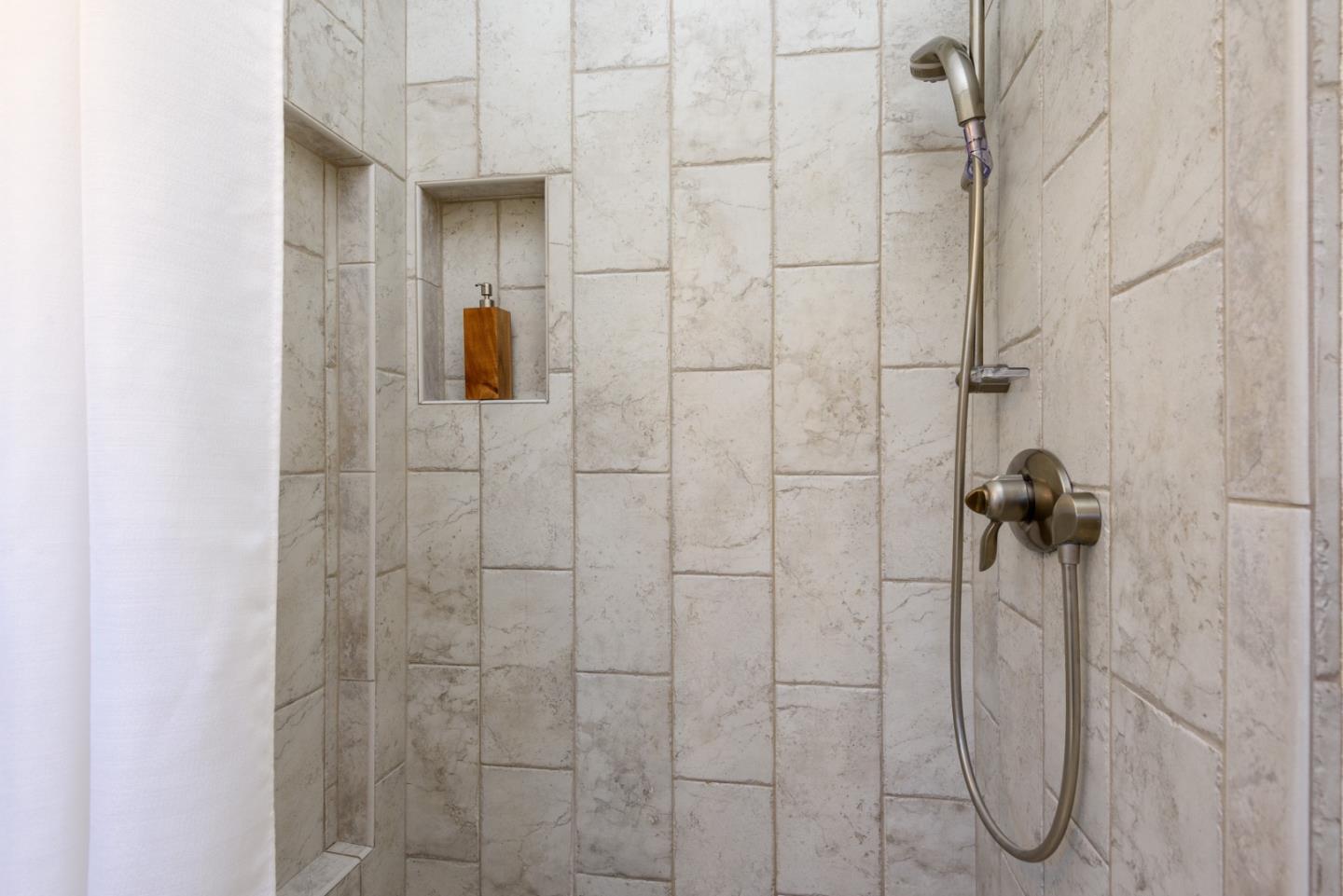 Detail Gallery Image 14 of 17 For 471 Victory Ave, Mountain View,  CA 94043 - 3 Beds | 2 Baths