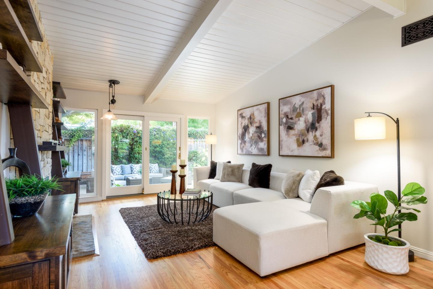 Detail Gallery Image 3 of 17 For 471 Victory Ave, Mountain View,  CA 94043 - 3 Beds | 2 Baths