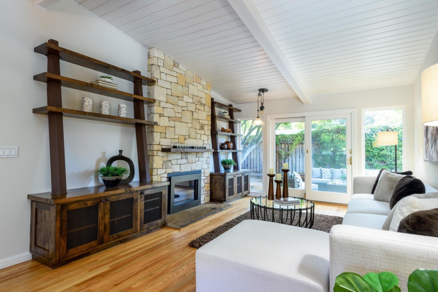 Detail Gallery Image 4 of 17 For 471 Victory Ave, Mountain View,  CA 94043 - 3 Beds | 2 Baths