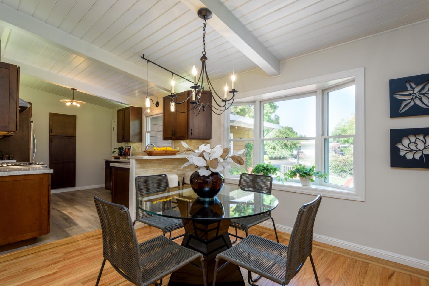 Detail Gallery Image 6 of 17 For 471 Victory Ave, Mountain View,  CA 94043 - 3 Beds | 2 Baths