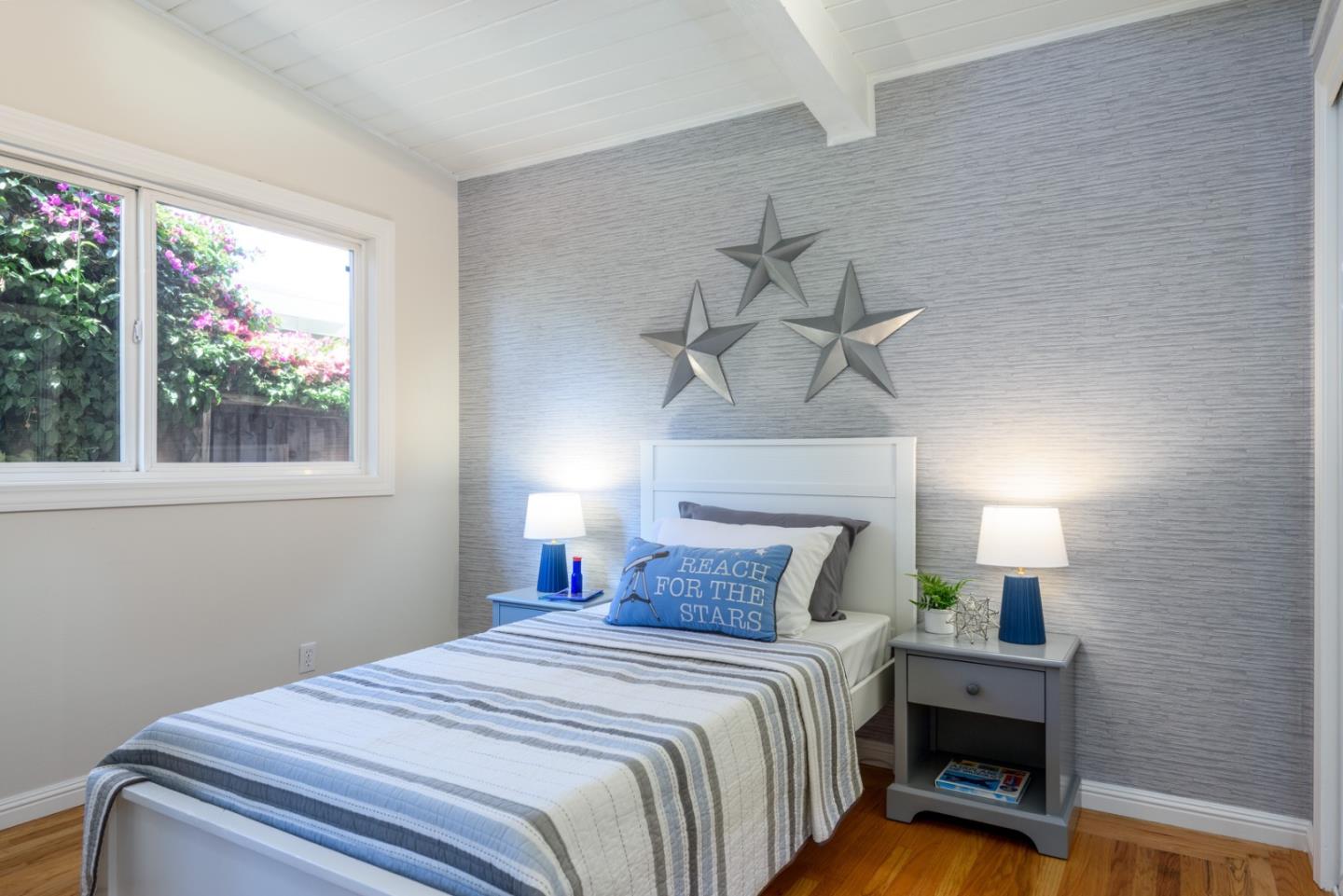 Detail Gallery Image 9 of 17 For 471 Victory Ave, Mountain View,  CA 94043 - 3 Beds | 2 Baths