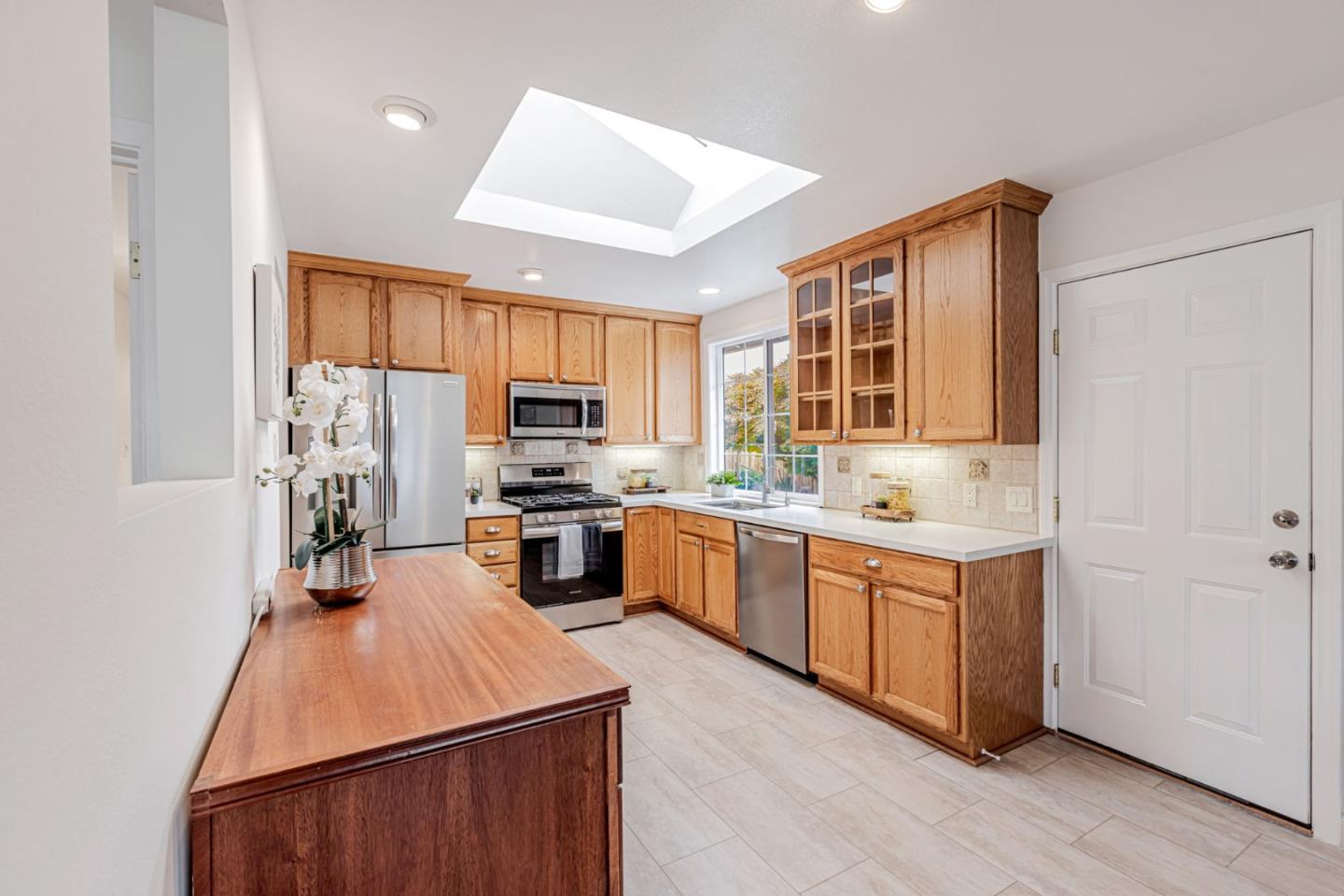 Detail Gallery Image 11 of 30 For 342 Altamont Dr, South San Francisco,  CA 94080 - 3 Beds | 2 Baths
