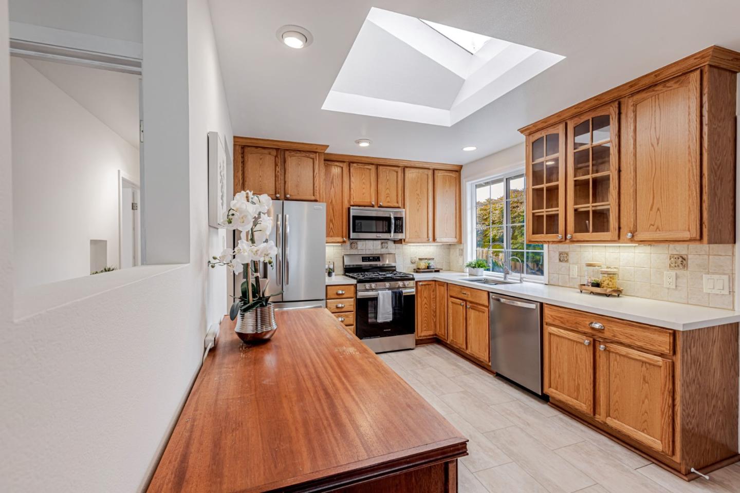 Detail Gallery Image 12 of 30 For 342 Altamont Dr, South San Francisco,  CA 94080 - 3 Beds | 2 Baths