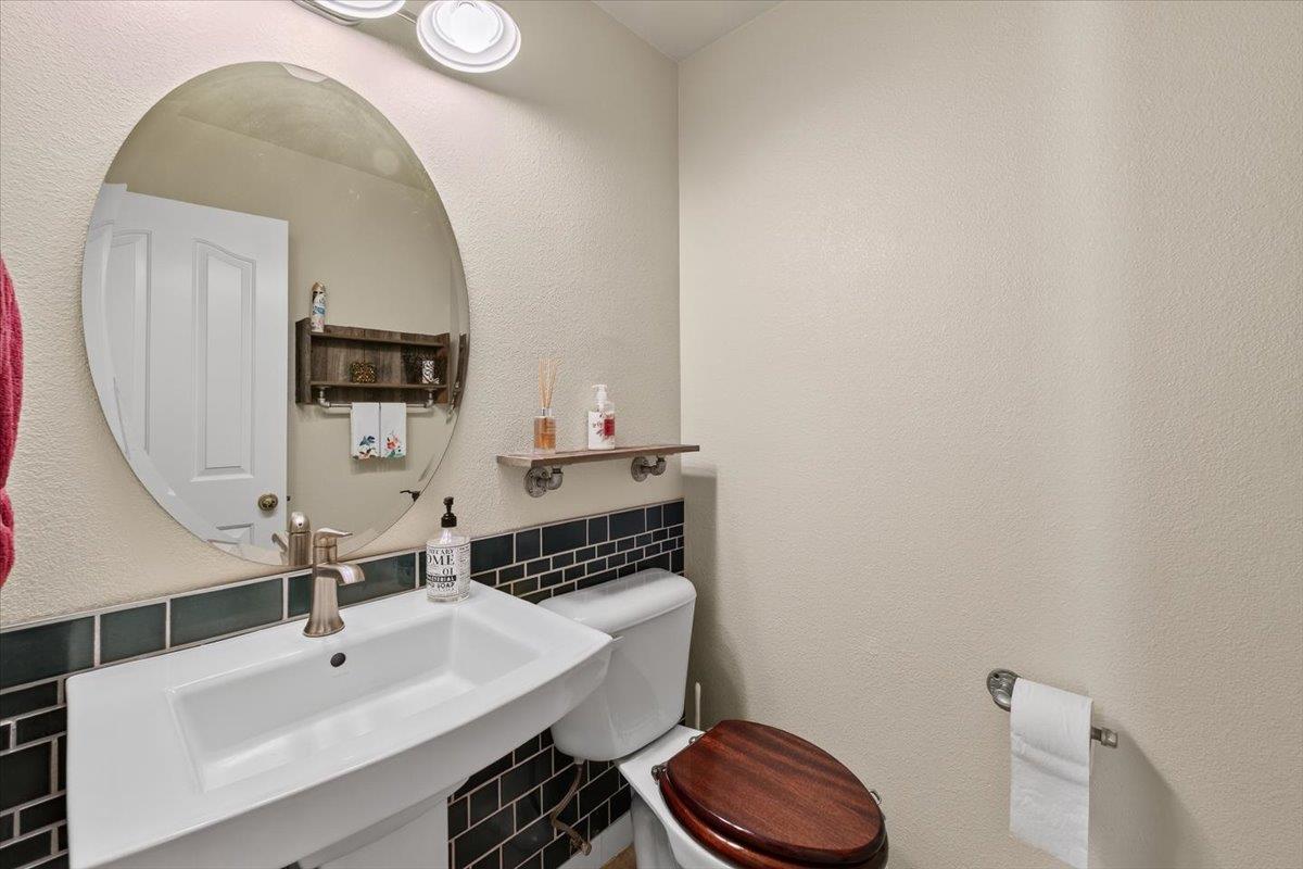 Detail Gallery Image 11 of 62 For 1 Woodbury Cir, Salinas,  CA 93906 - 4 Beds | 2/1 Baths