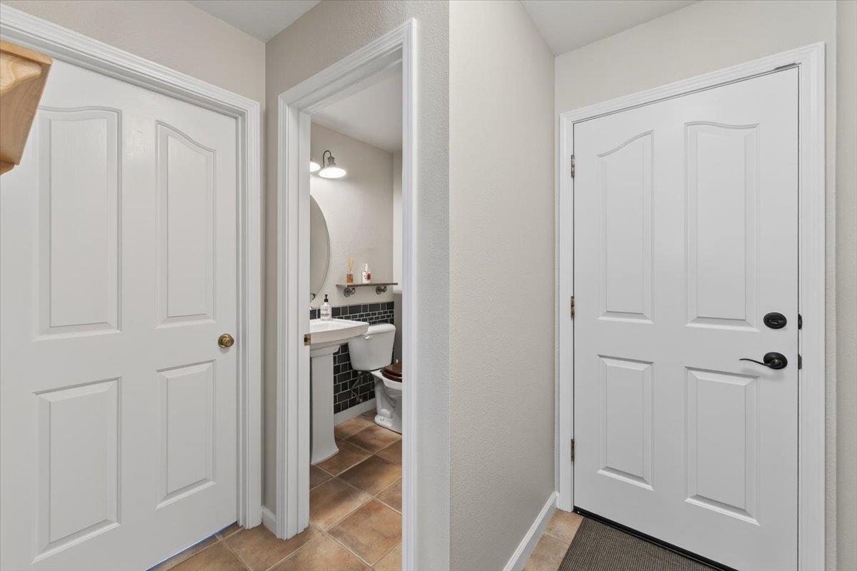 Detail Gallery Image 12 of 62 For 1 Woodbury Cir, Salinas,  CA 93906 - 4 Beds | 2/1 Baths