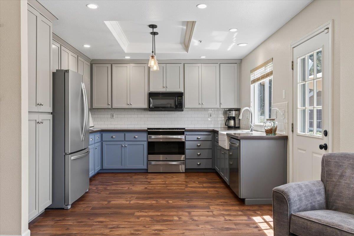 Detail Gallery Image 13 of 62 For 1 Woodbury Cir, Salinas,  CA 93906 - 4 Beds | 2/1 Baths