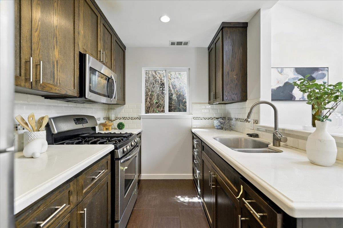 Detail Gallery Image 69 of 117 For 650 Ardis Ave, San Jose,  CA 95117 - 6 Beds | 4/1 Baths