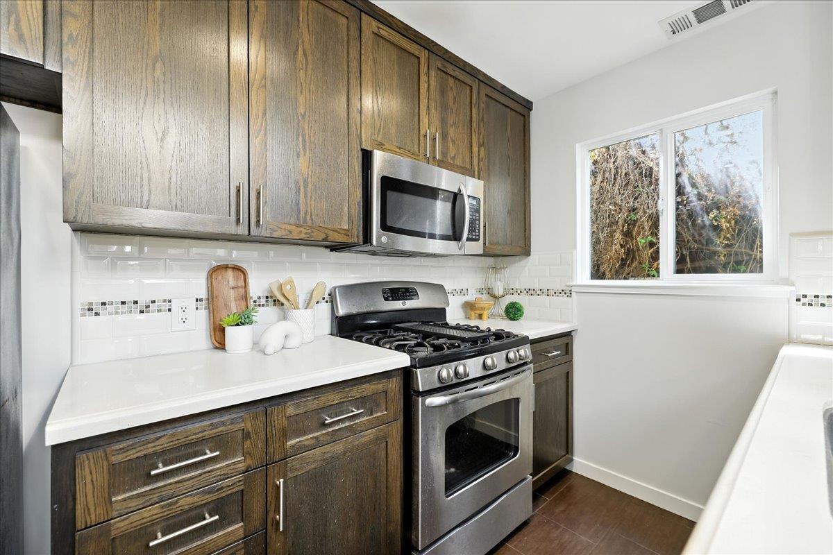Detail Gallery Image 70 of 117 For 650 Ardis Ave, San Jose,  CA 95117 - 6 Beds | 4/1 Baths