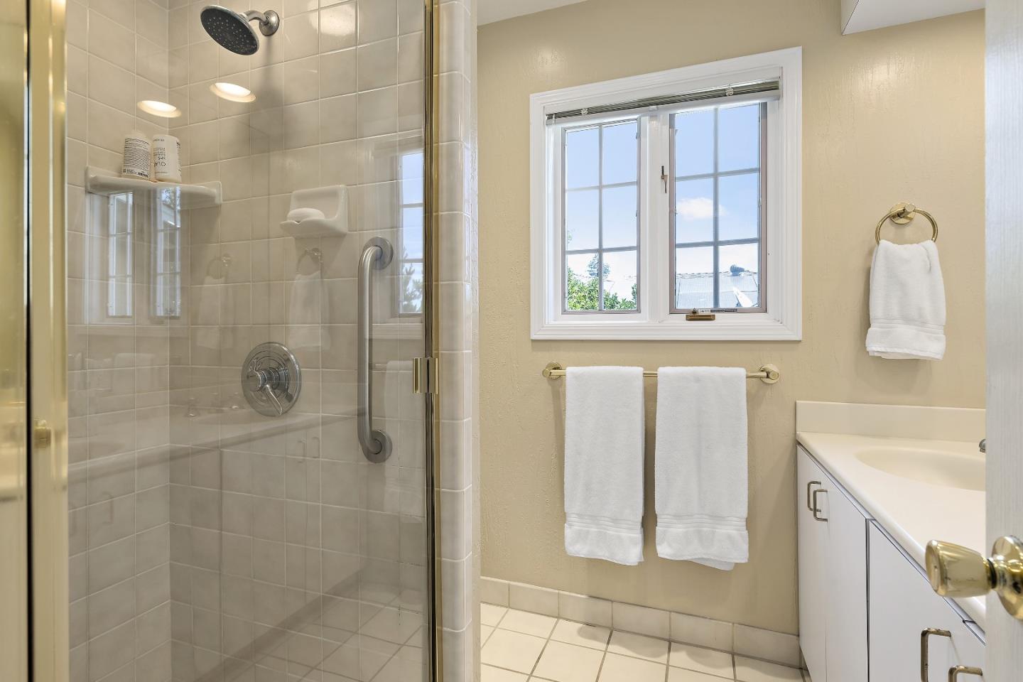 Detail Gallery Image 12 of 35 For 770 Mora Dr, Los Altos,  CA 94024 - 4 Beds | 2/1 Baths