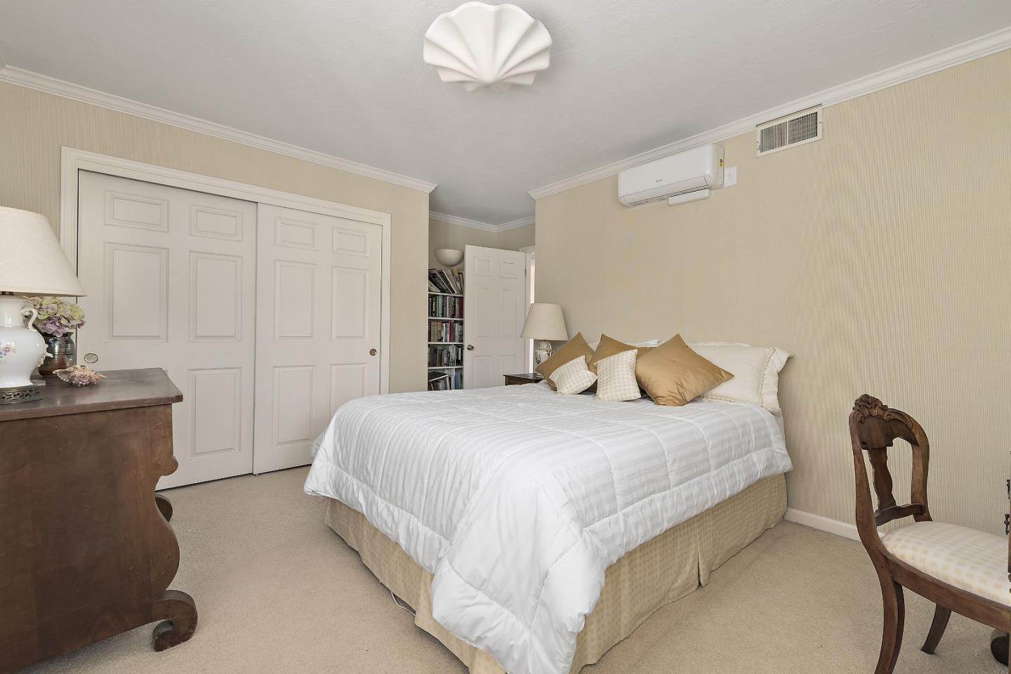 Detail Gallery Image 14 of 35 For 770 Mora Dr, Los Altos,  CA 94024 - 4 Beds | 2/1 Baths