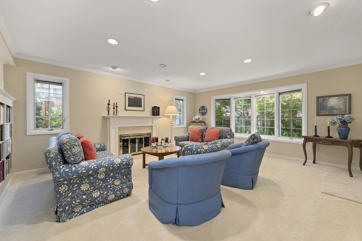 Detail Gallery Image 4 of 35 For 770 Mora Dr, Los Altos,  CA 94024 - 4 Beds | 2/1 Baths