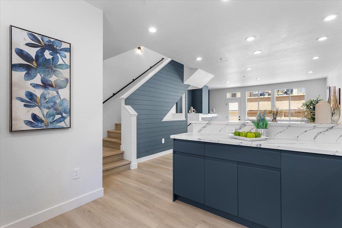 Detail Gallery Image 10 of 37 For 1690 Civic Center Dr #402,  Santa Clara,  CA 95050 - 2 Beds | 2/1 Baths