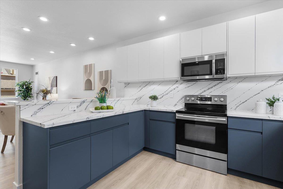 Detail Gallery Image 4 of 37 For 1690 Civic Center Dr #402,  Santa Clara,  CA 95050 - 2 Beds | 2/1 Baths
