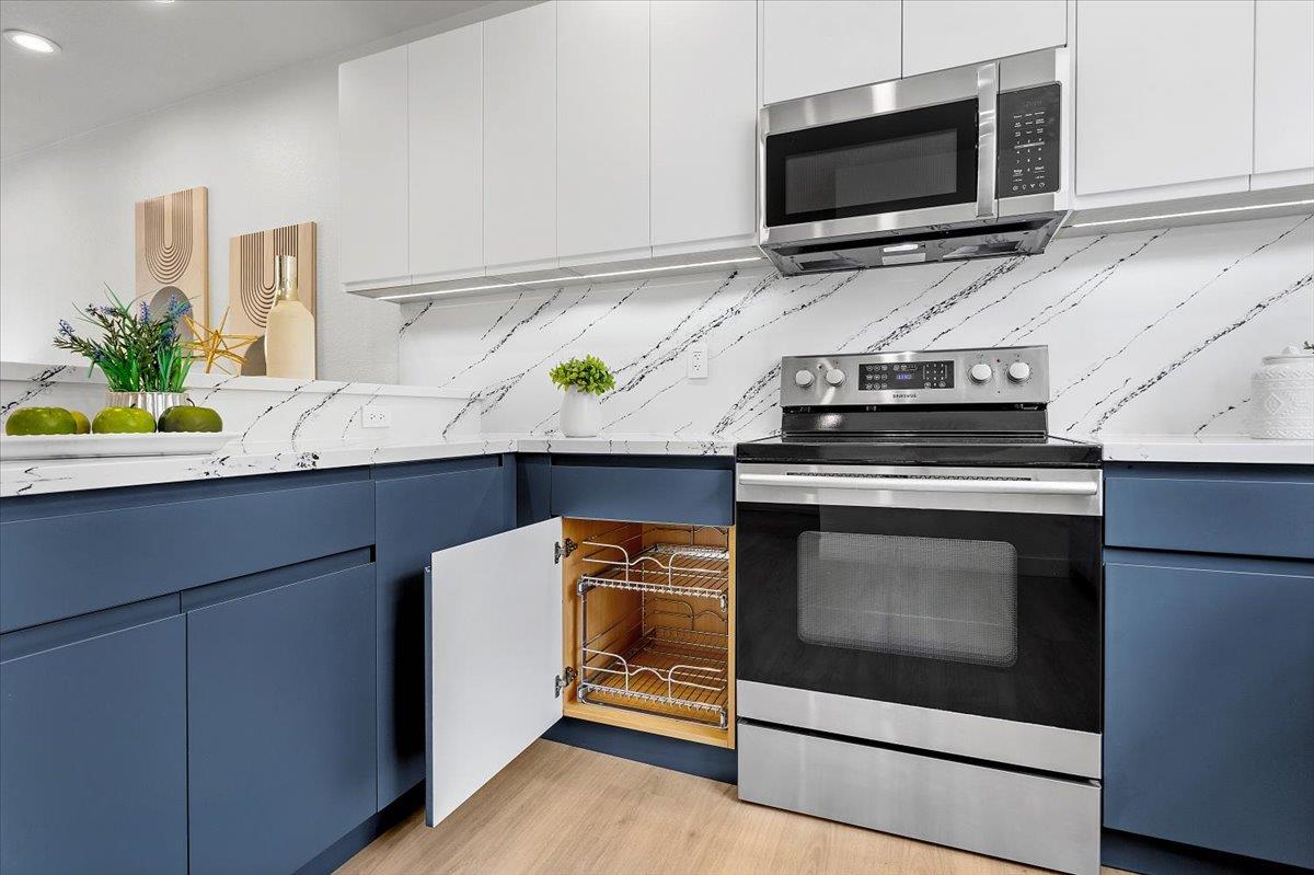 Detail Gallery Image 5 of 37 For 1690 Civic Center Dr #402,  Santa Clara,  CA 95050 - 2 Beds | 2/1 Baths