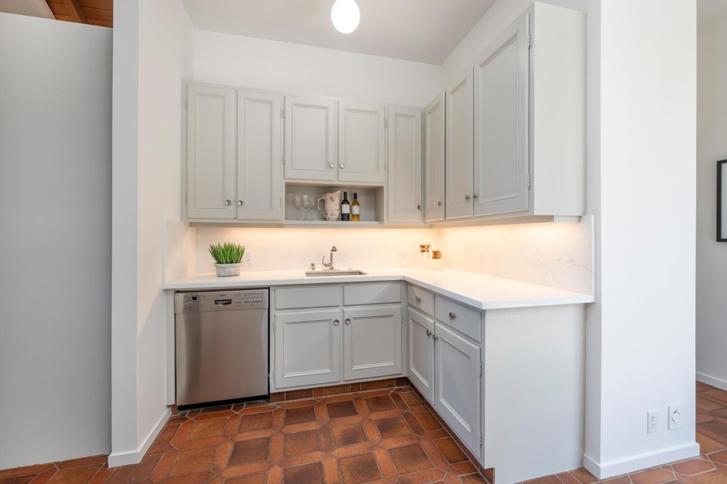 Detail Gallery Image 13 of 36 For 940 Hayne Rd, Hillsborough,  CA 94010 - 4 Beds | 4/1 Baths