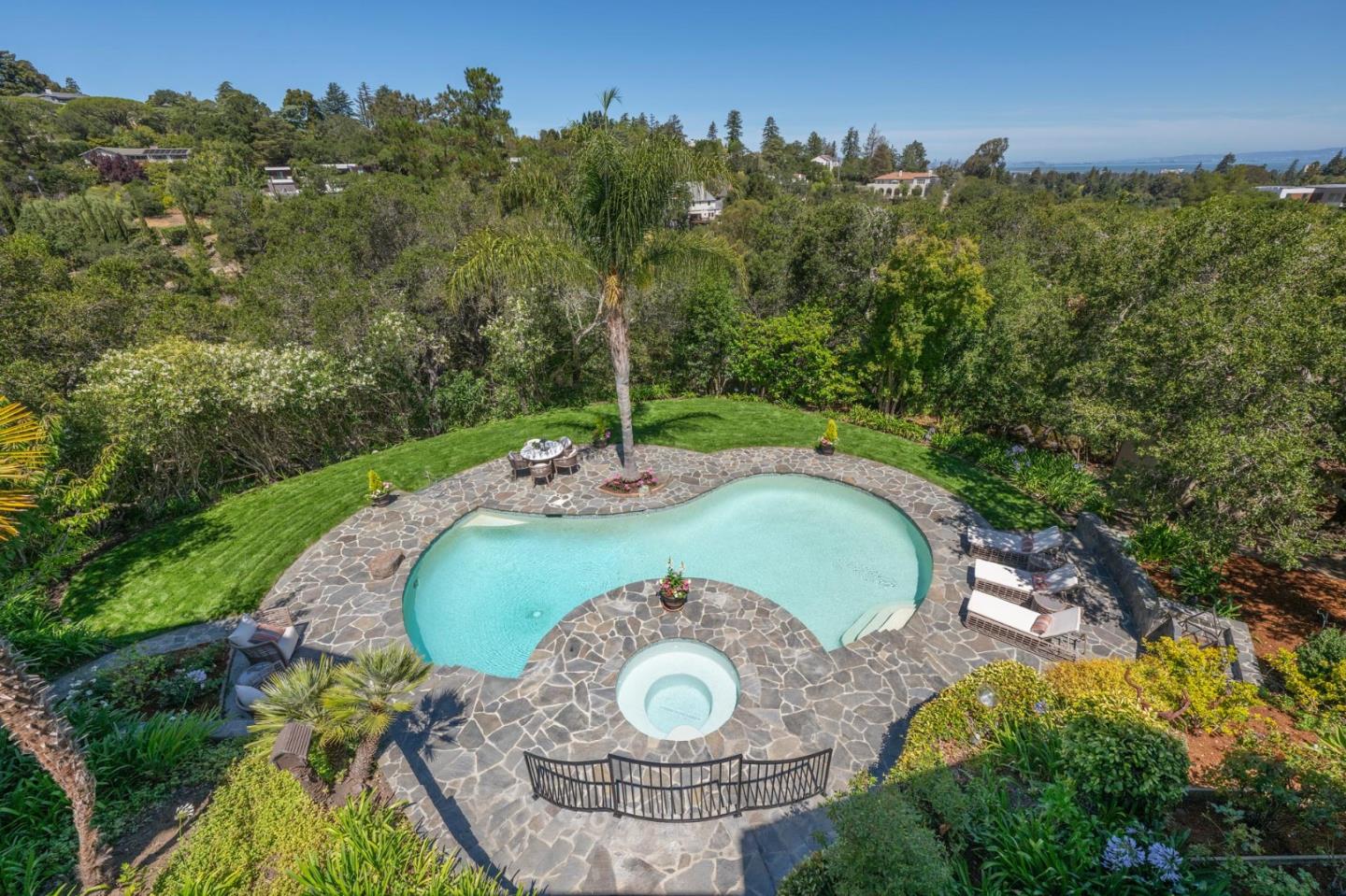 Detail Gallery Image 26 of 36 For 940 Hayne Rd, Hillsborough,  CA 94010 - 4 Beds | 4/1 Baths