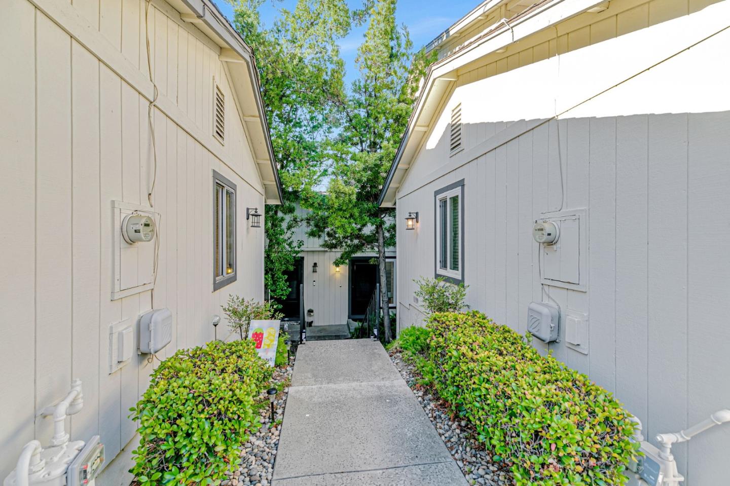 Detail Gallery Image 3 of 36 For 7378 Tulare Hill Dr, San Jose,  CA 95139 - 2 Beds | 2/1 Baths