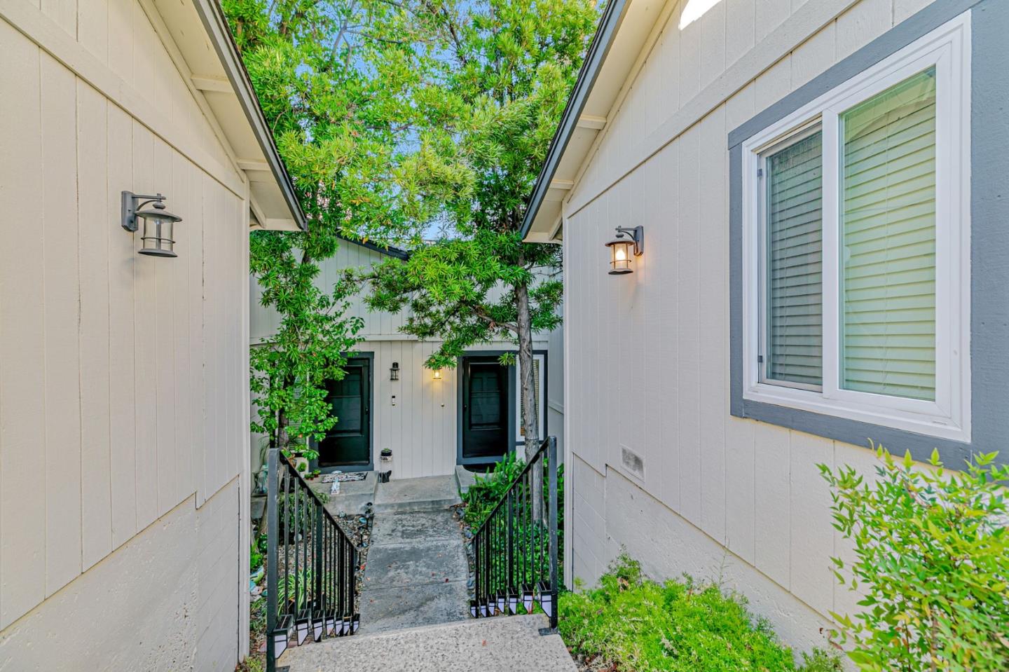 Detail Gallery Image 4 of 36 For 7378 Tulare Hill Dr, San Jose,  CA 95139 - 2 Beds | 2/1 Baths