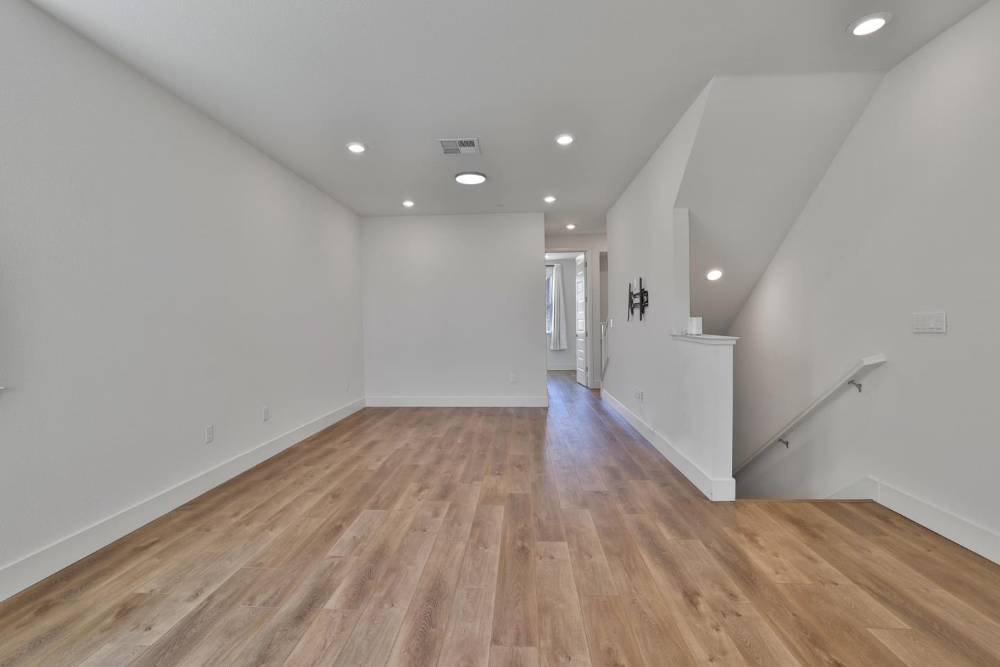 Detail Gallery Image 11 of 29 For 1435 El Camino Real, Santa Clara,  CA 95050 - 4 Beds | 3/1 Baths