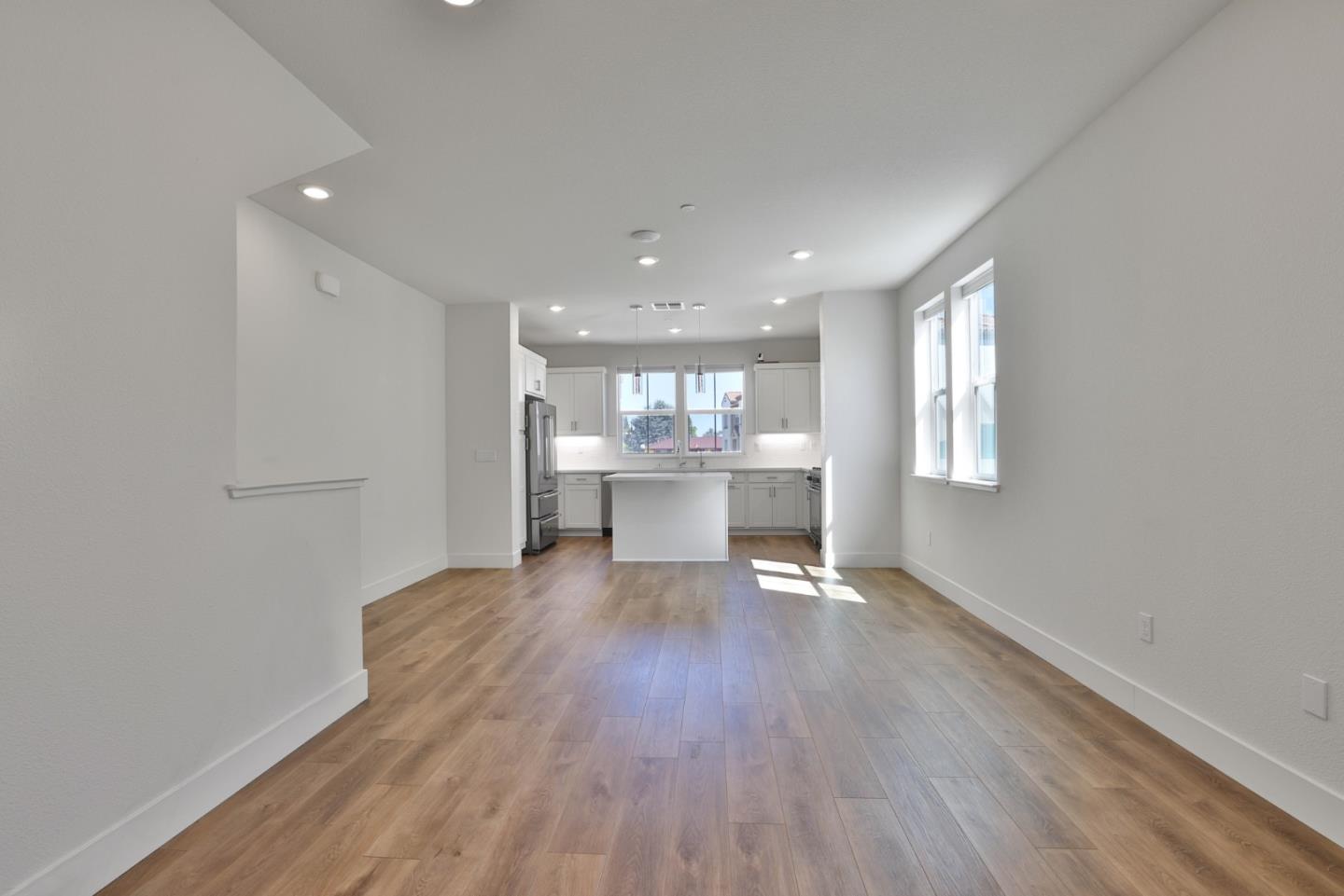 Detail Gallery Image 12 of 29 For 1435 El Camino Real, Santa Clara,  CA 95050 - 4 Beds | 3/1 Baths