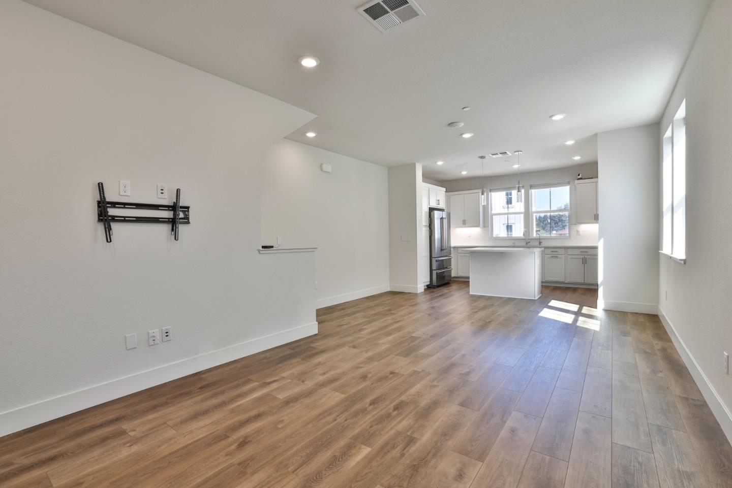 Detail Gallery Image 13 of 29 For 1435 El Camino Real, Santa Clara,  CA 95050 - 4 Beds | 3/1 Baths