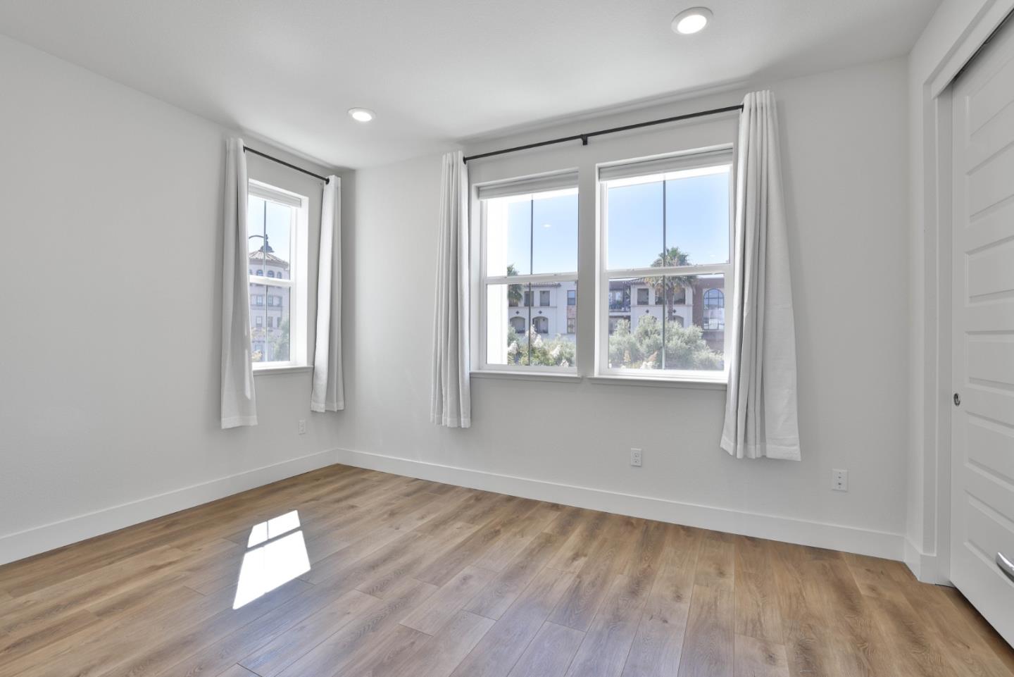 Detail Gallery Image 15 of 29 For 1435 El Camino Real, Santa Clara,  CA 95050 - 4 Beds | 3/1 Baths