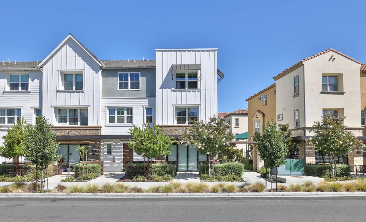 Detail Gallery Image 2 of 29 For 1435 El Camino Real, Santa Clara,  CA 95050 - 4 Beds | 3/1 Baths