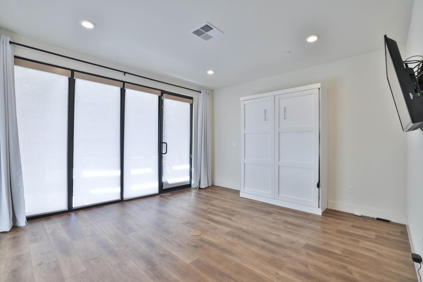 Detail Gallery Image 5 of 29 For 1435 El Camino Real, Santa Clara,  CA 95050 - 4 Beds | 3/1 Baths