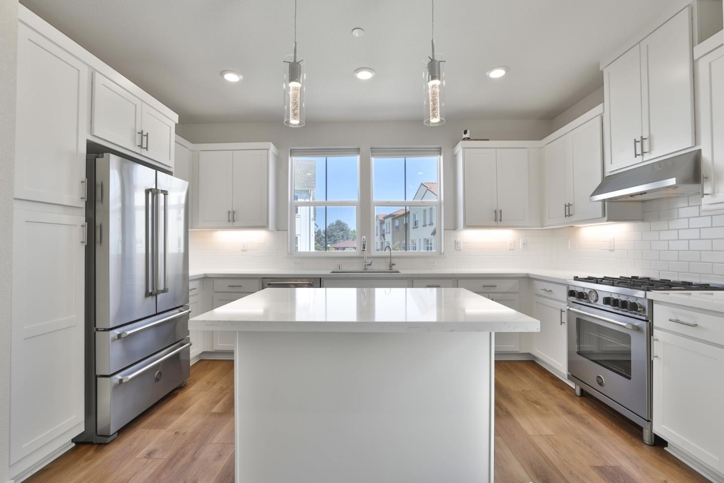 Detail Gallery Image 8 of 29 For 1435 El Camino Real, Santa Clara,  CA 95050 - 4 Beds | 3/1 Baths