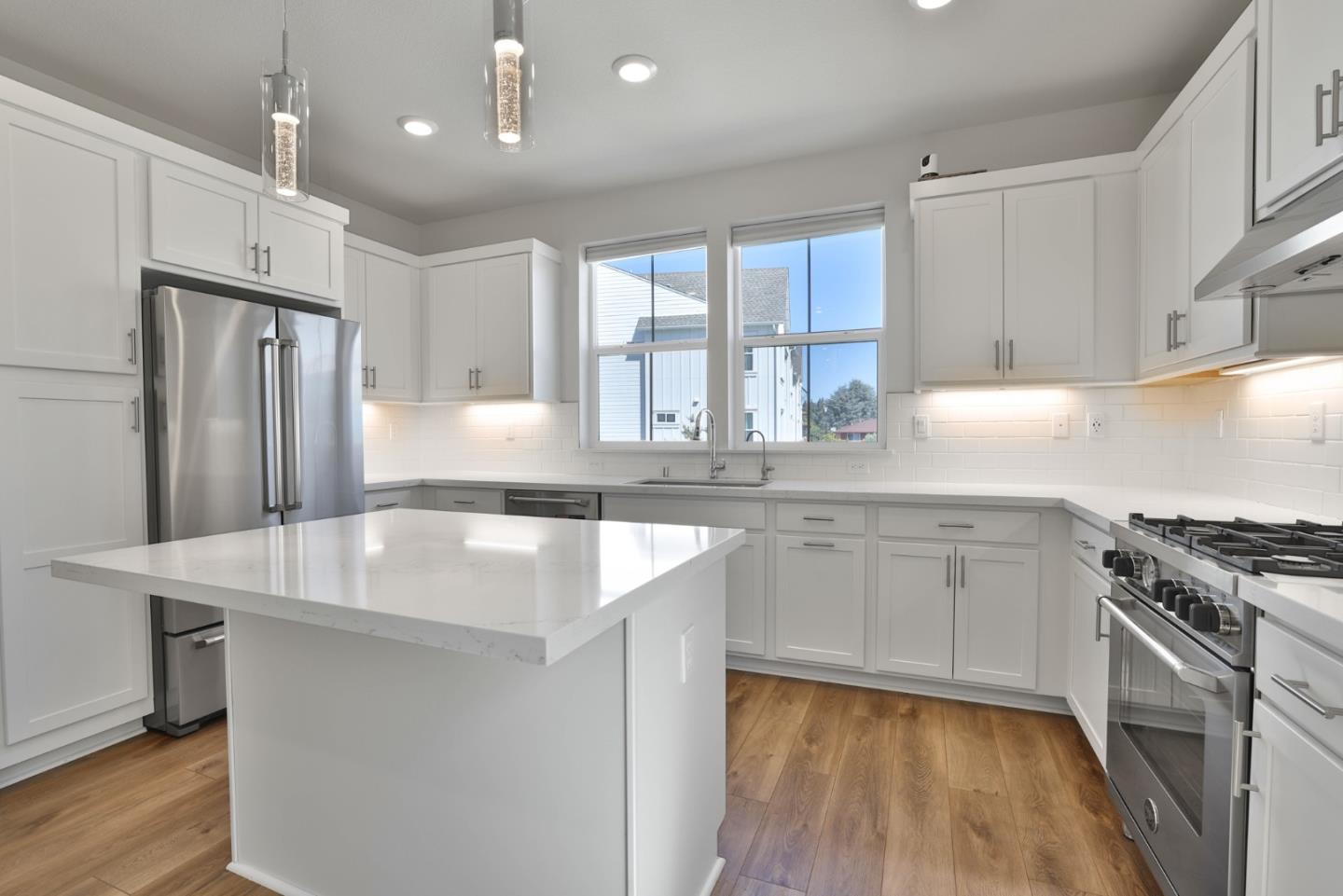 Detail Gallery Image 9 of 29 For 1435 El Camino Real, Santa Clara,  CA 95050 - 4 Beds | 3/1 Baths