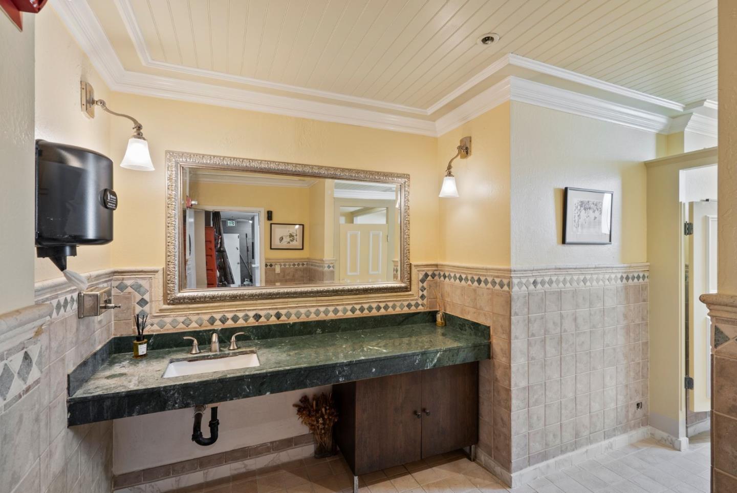 Detail Gallery Image 11 of 60 For 560 Waverley St, Palo Alto,  CA 94301 - – Beds | – Baths