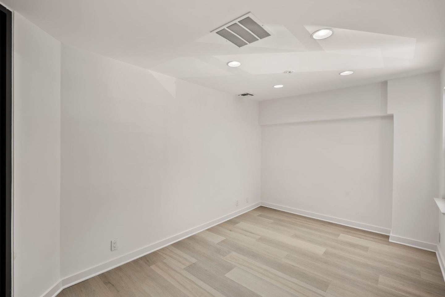 Detail Gallery Image 43 of 60 For 560 Waverley St, Palo Alto,  CA 94301 - – Beds | – Baths