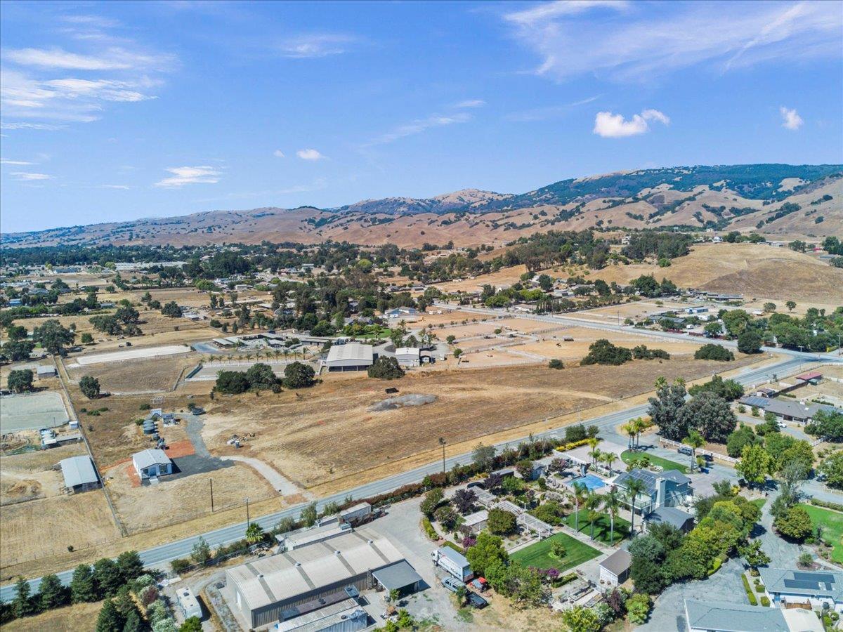 Detail Gallery Image 13 of 32 For 2055 Rucker Ave, Gilroy,  CA 95020 - 3 Beds | 2 Baths