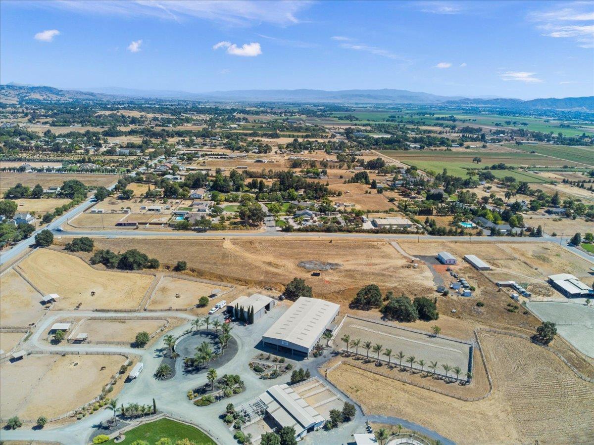 Detail Gallery Image 15 of 32 For 2055 Rucker Ave, Gilroy,  CA 95020 - 3 Beds | 2 Baths