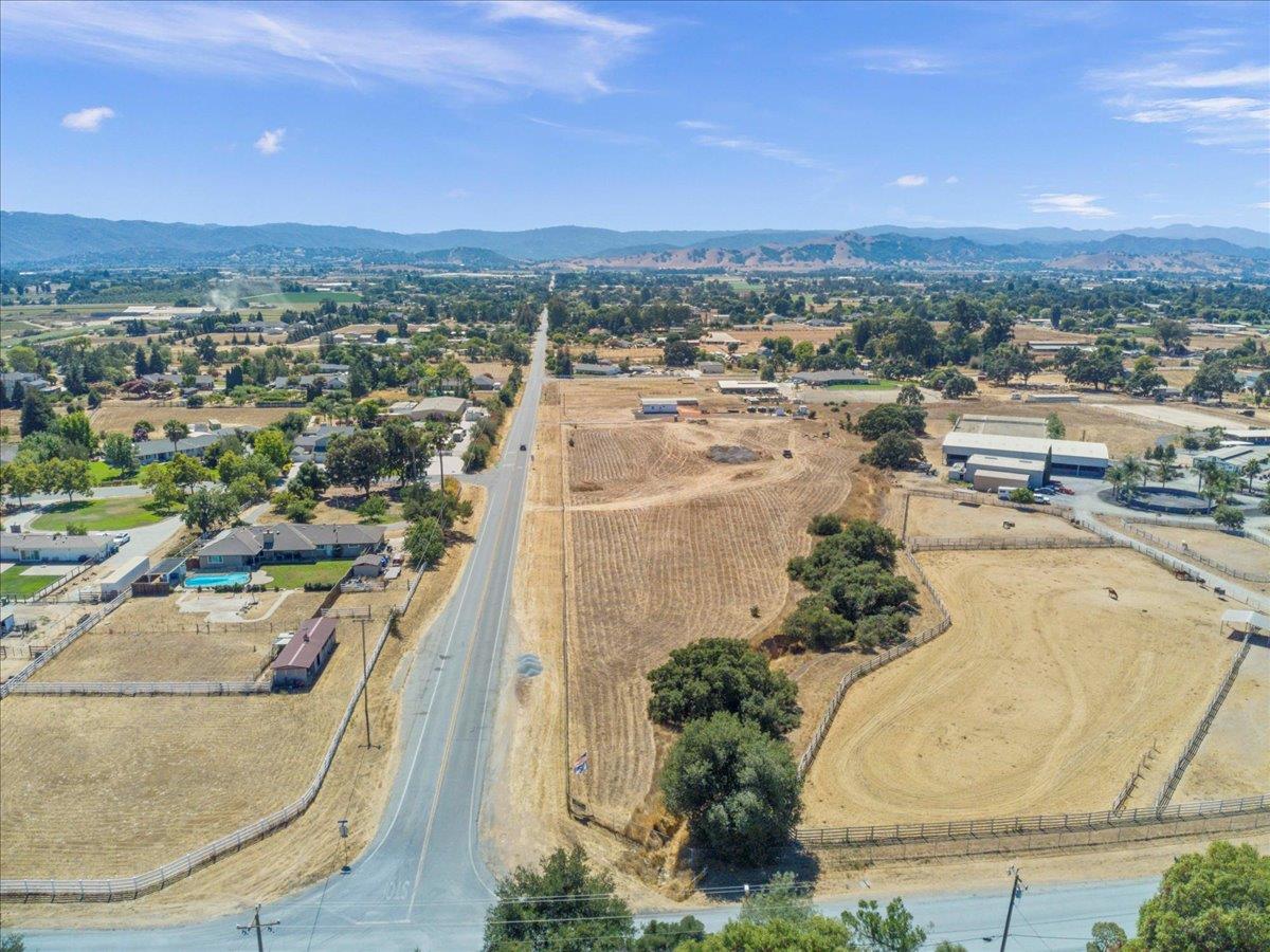Detail Gallery Image 28 of 32 For 2055 Rucker Ave, Gilroy,  CA 95020 - 3 Beds | 2 Baths