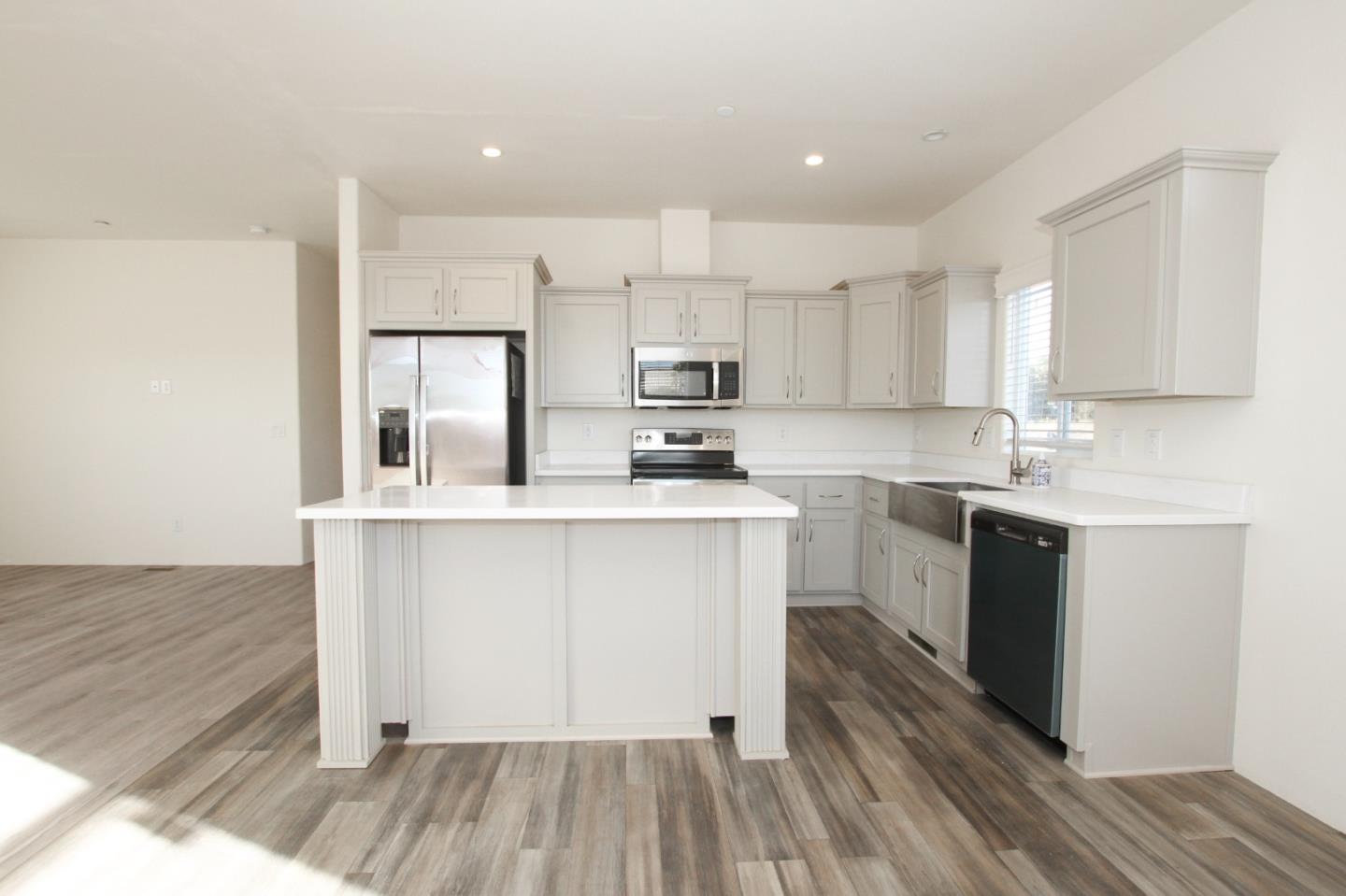 Detail Gallery Image 3 of 32 For 2055 Rucker Ave, Gilroy,  CA 95020 - 3 Beds | 2 Baths
