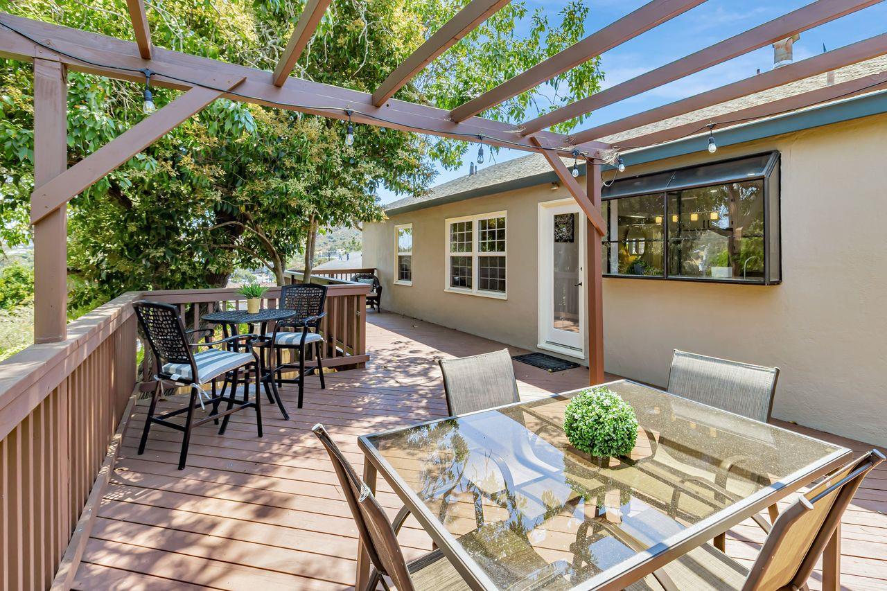 Detail Gallery Image 13 of 43 For 833 Alameda De Las Pulgas, Belmont,  CA 94002 - 2 Beds | 1 Baths