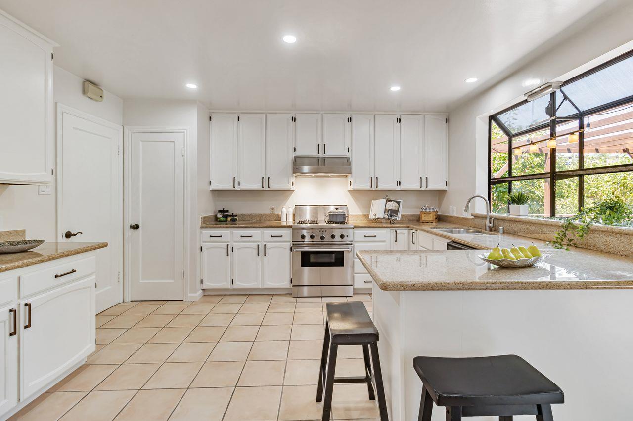 Detail Gallery Image 21 of 43 For 833 Alameda De Las Pulgas, Belmont,  CA 94002 - 2 Beds | 1 Baths